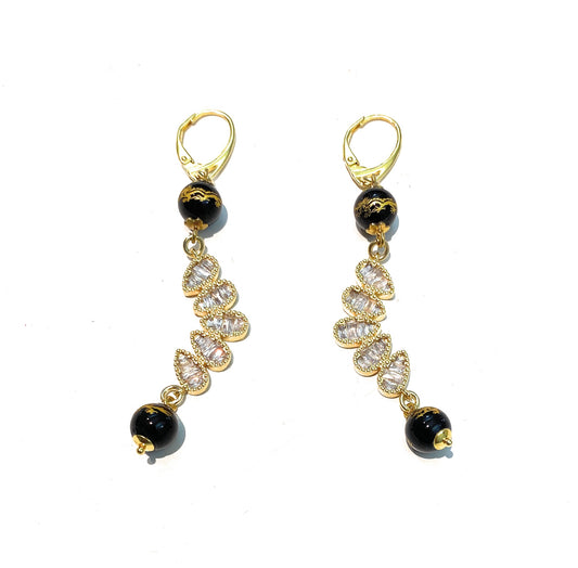 Orecchini pendenti a monachella onice laserato gold centrale con zirconi a gocce argento sterling