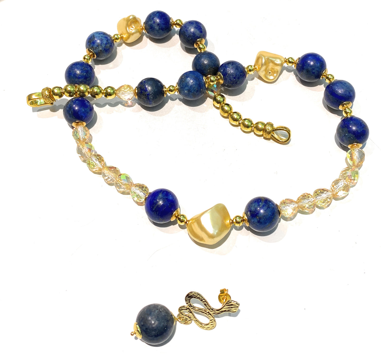 Mono Orecchino “Serpentino” in Bronzo Placcato Oro Giallo – diWa Jewels – Varianti Pietre Naturali 🐍