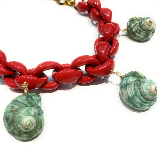 Collana diWa Jewels girocollo rosso con conchiglie charms sfumature verdi rifiniture in argento sterling