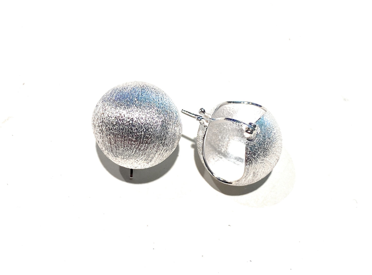 Orecchini Monachella Boule finitura spazzolata Argento 925 rodio bianco
