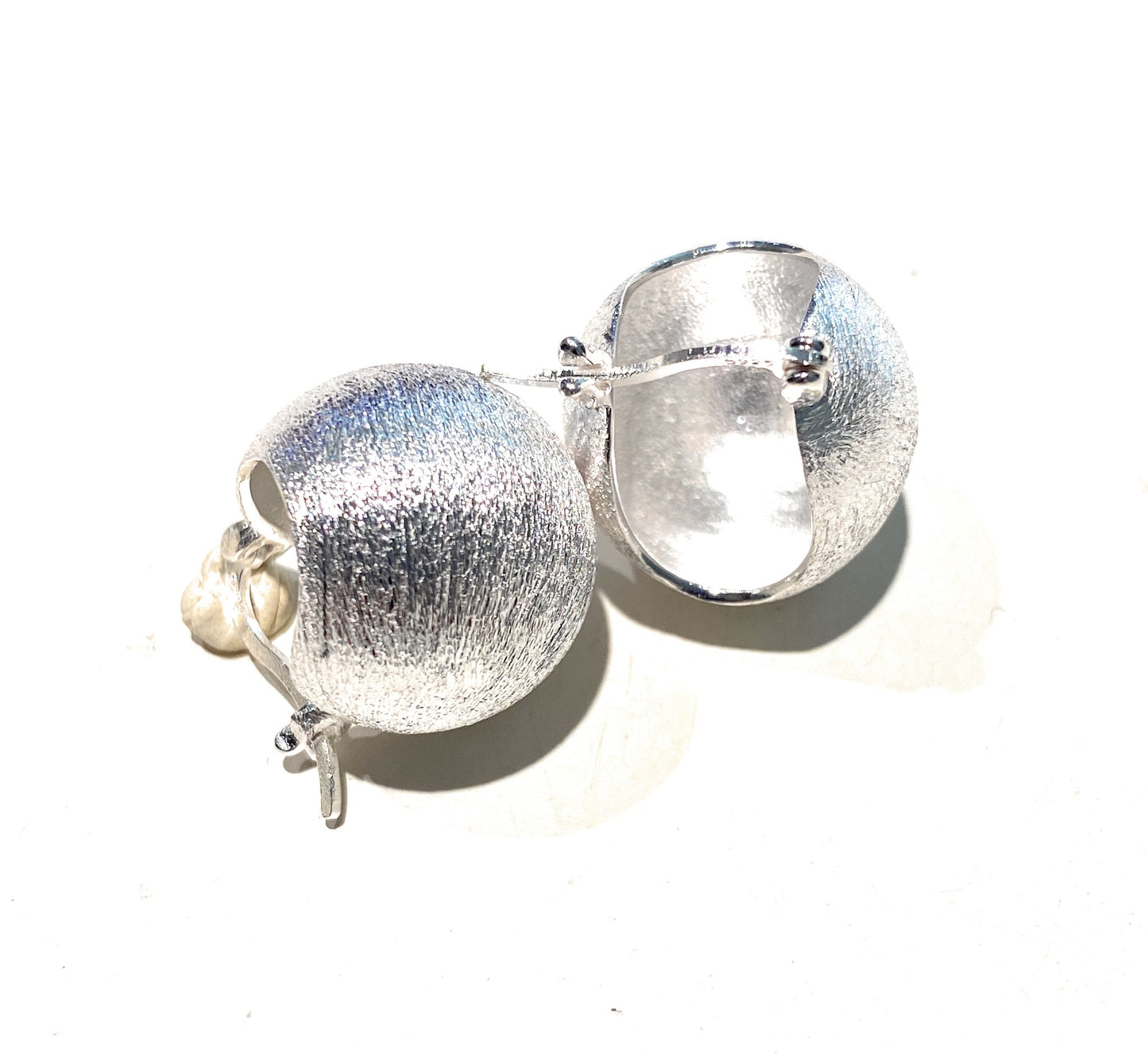 Orecchini Monachella Boule finitura spazzolata Argento 925 rodio bianco