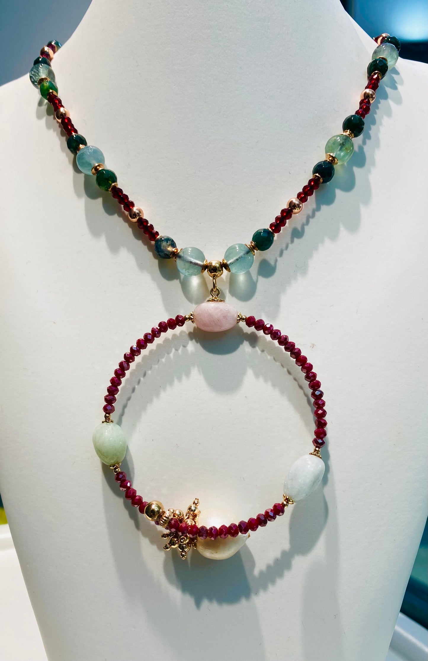 Collana argento sterling rosé con pendente cerchio spinelli tormalina e perla barocca