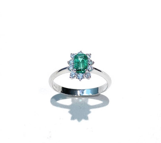 Anello smeraldo e contorno diamanti naturali oro bianco 18 kt