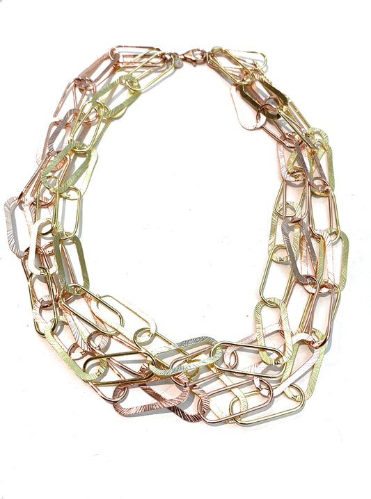 Collana girocollo multifilo maglia rettangolare lavorazione “graffiata” argento sterling rosé e giallo