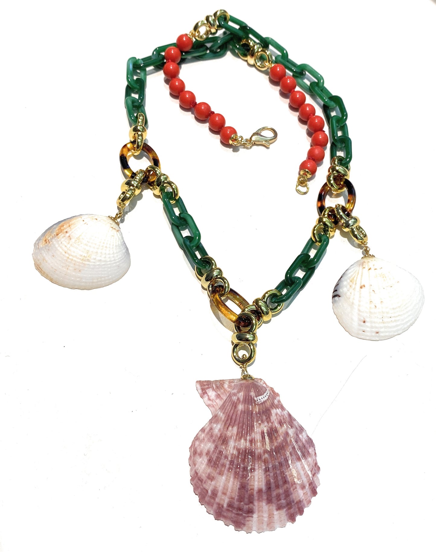 Collana diWa Jewels girocollo rosso con conchiglie charms sfumature verdi rifiniture in argento sterling