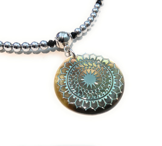 Collarino diWa Jewels tipo choker ematite spinelli neri ciondolo madreperla argento rodio bianco