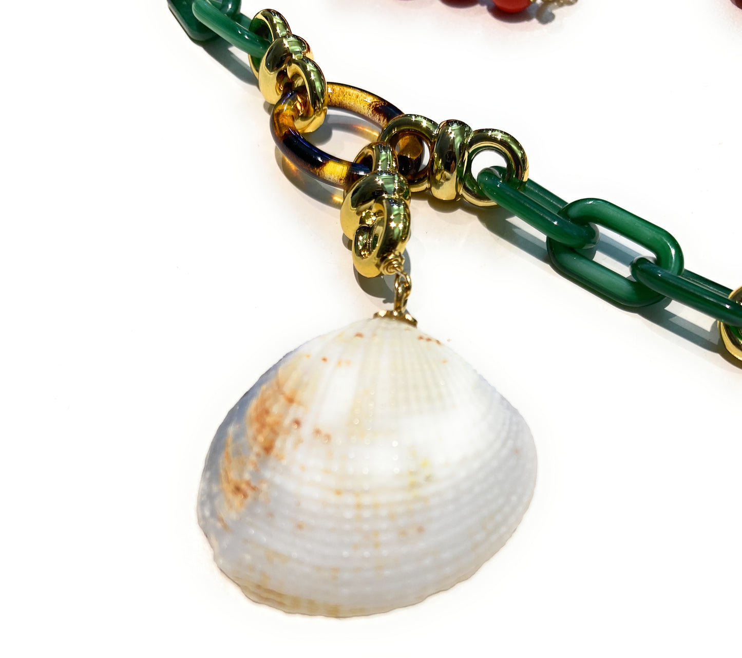 Collana diWa Jewels girocollo rosso con conchiglie charms sfumature verdi rifiniture in argento sterling