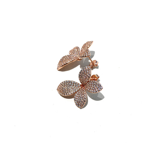 Orecchini a lobo fiore argento pavé zirconi argento rosé farfallina