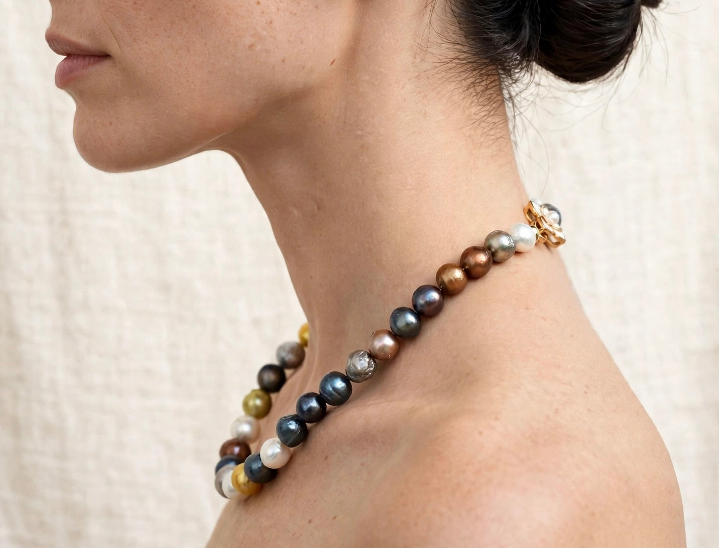 Collana choker perle fresh water multicolor chiusura fiore smalto e perlina