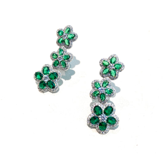 Orecchini Tre File con Fiore in Argento Sterling – Brillantezza e Delicatezza