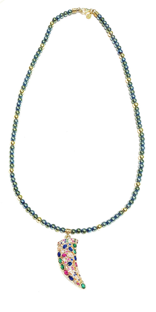 Collarino con Corno Portafortuna in Ematite Pendente Multicolore Rifiniture in Argento Sterling