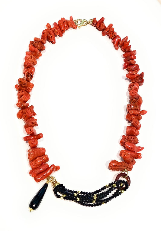 Girocollo diWa Jewels Corallo Rosso Italiano Tronchetti Degradé centrale piccolo Torchon Spinelli neri sfaccettati onice goccia briolette onice lucido argento sterling galvanica gialla