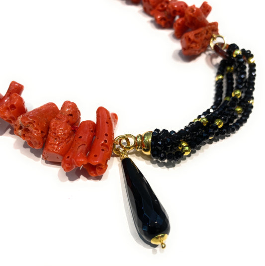 Girocollo diWa Jewels Corallo Rosso Italiano Tronchetti Degradé centrale piccolo Torchon Spinelli neri sfaccettati onice goccia briolette onice lucido argento sterling galvanica gialla