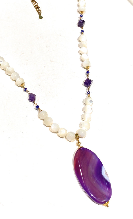 Collana con Madreperla e Agata Striata Viola – Pendente Ametista e Pietre Dure – Argento 925