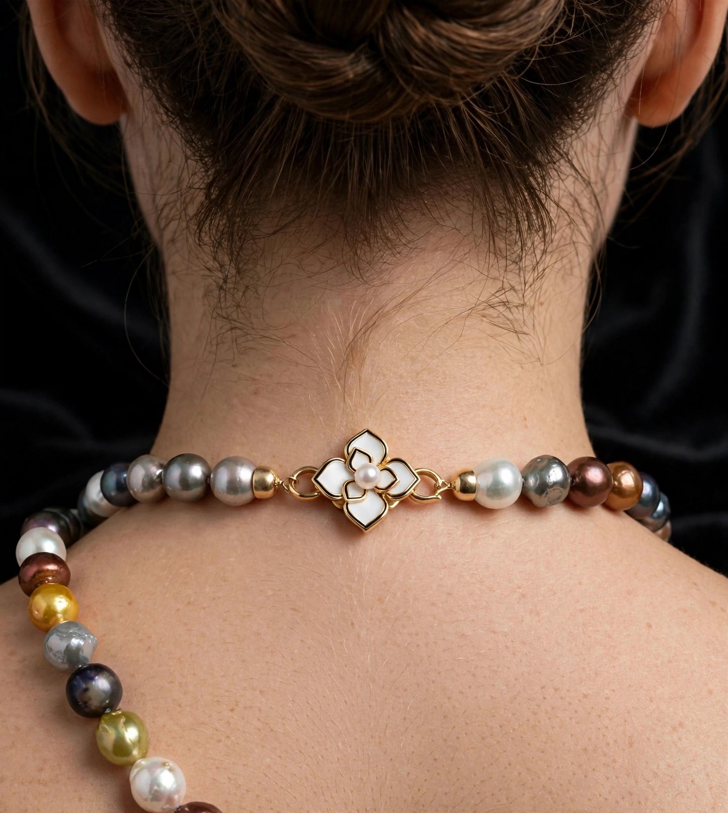 Collana choker perle fresh water multicolor chiusura fiore smalto e perlina