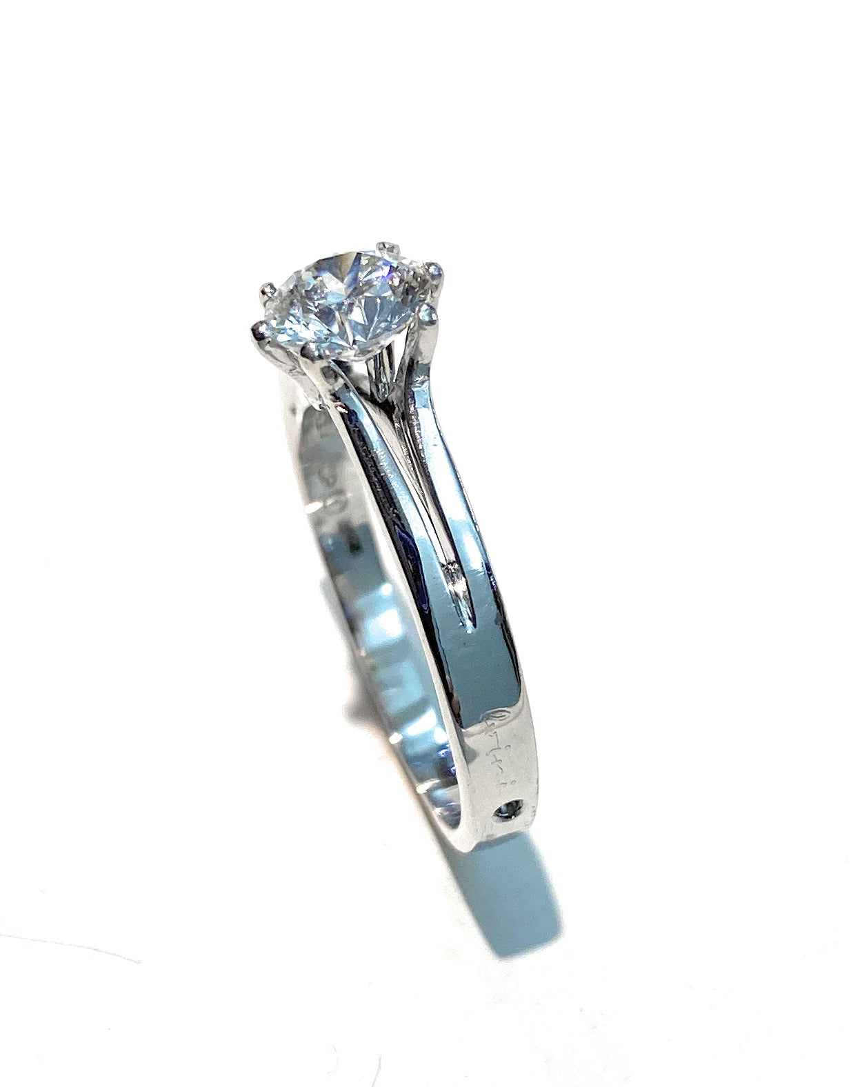 Anello Solitario Platino Diamante Lab-grown E color EX EX VS1 0,90 ct Diamante naturale incastonato sul gambo mis 16