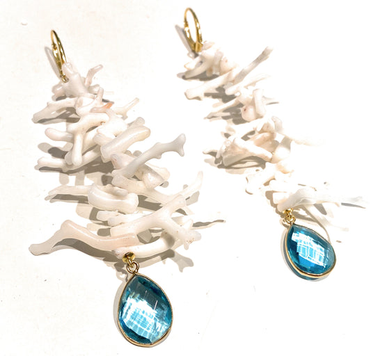 Orecchini pendenti a monachella frange corallo bianco gocce azzurre argento sterling galvanica gialla pezzo unico