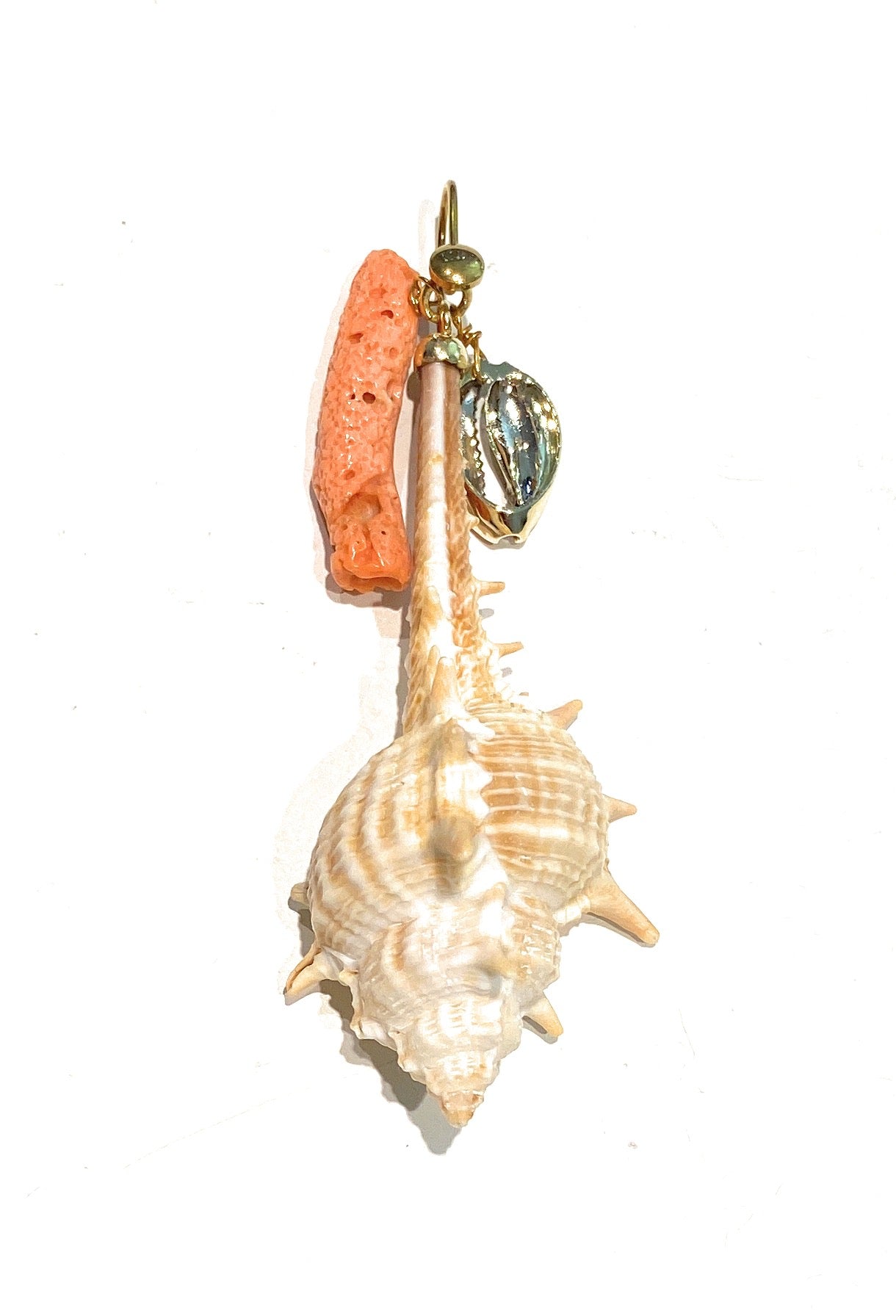 Monorecchino pasta turchese, corallo rosso italiano e conchiglia in argento sterling giallo