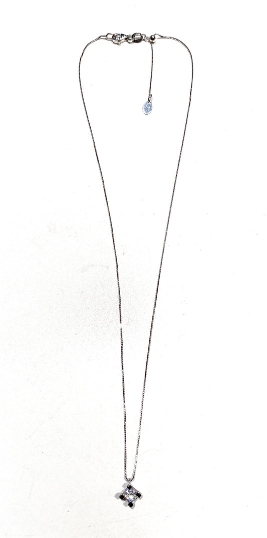Collarino con punto luce Diamante certificato IGI in oro bianco 18 kt