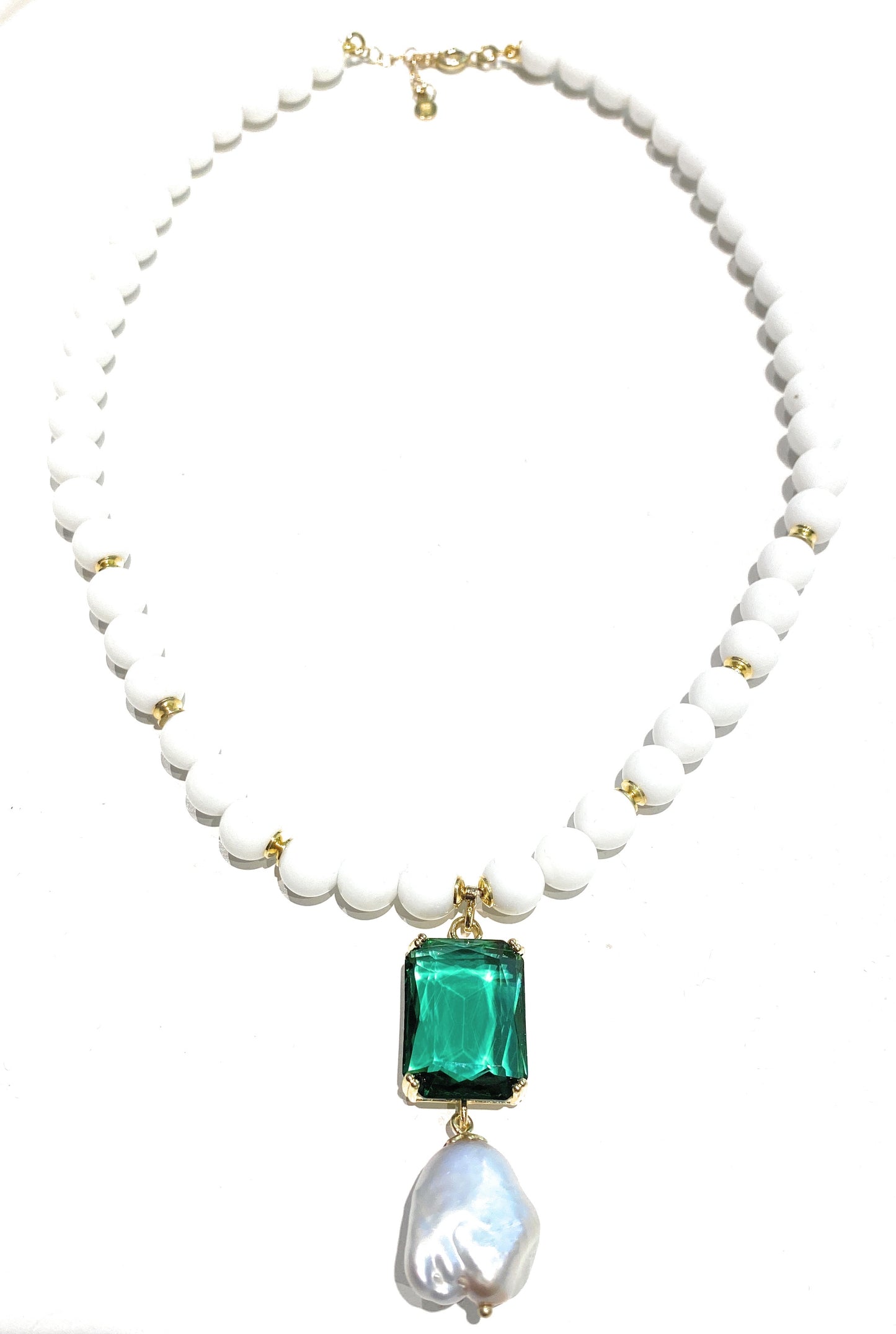 Collana agata bianca cristallo taglio smeraldo e perla barocca fresh water
