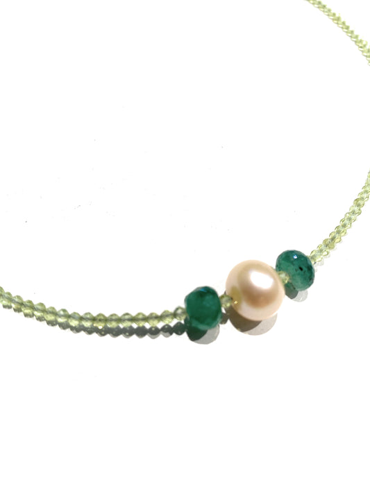 Collier Choker Oro Bianco 18 kt con Perla e Smeraldi Grezzi – diWa Jewels