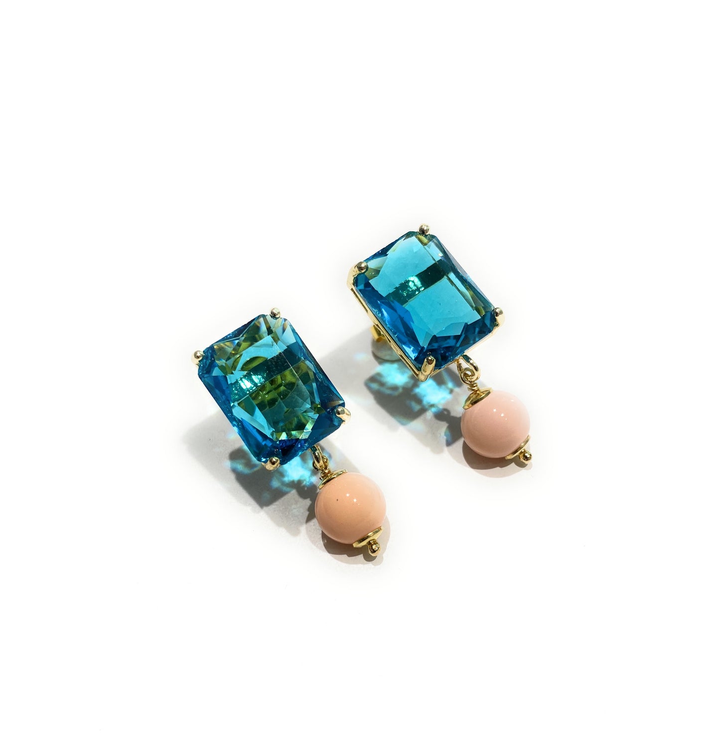 Orecchini cristalli azzurri taglio smeraldo perle Maiorca rosa
